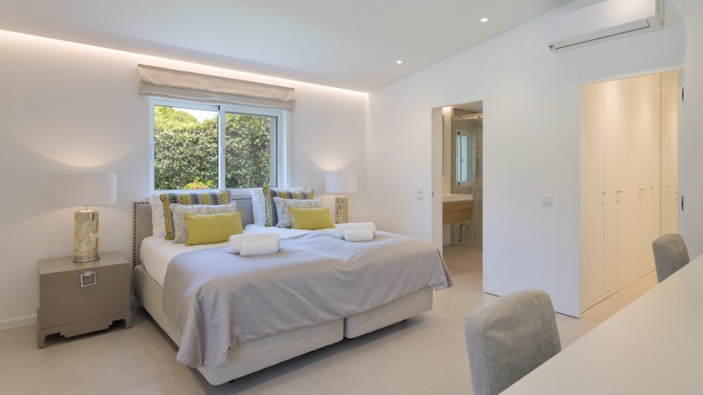 bedroom with a double bed